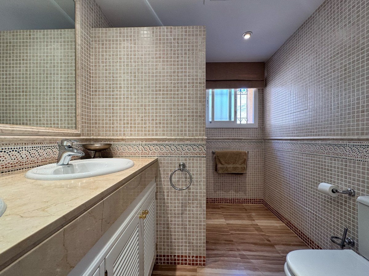 3 Bed Middle Floor Apartment in Elviria
