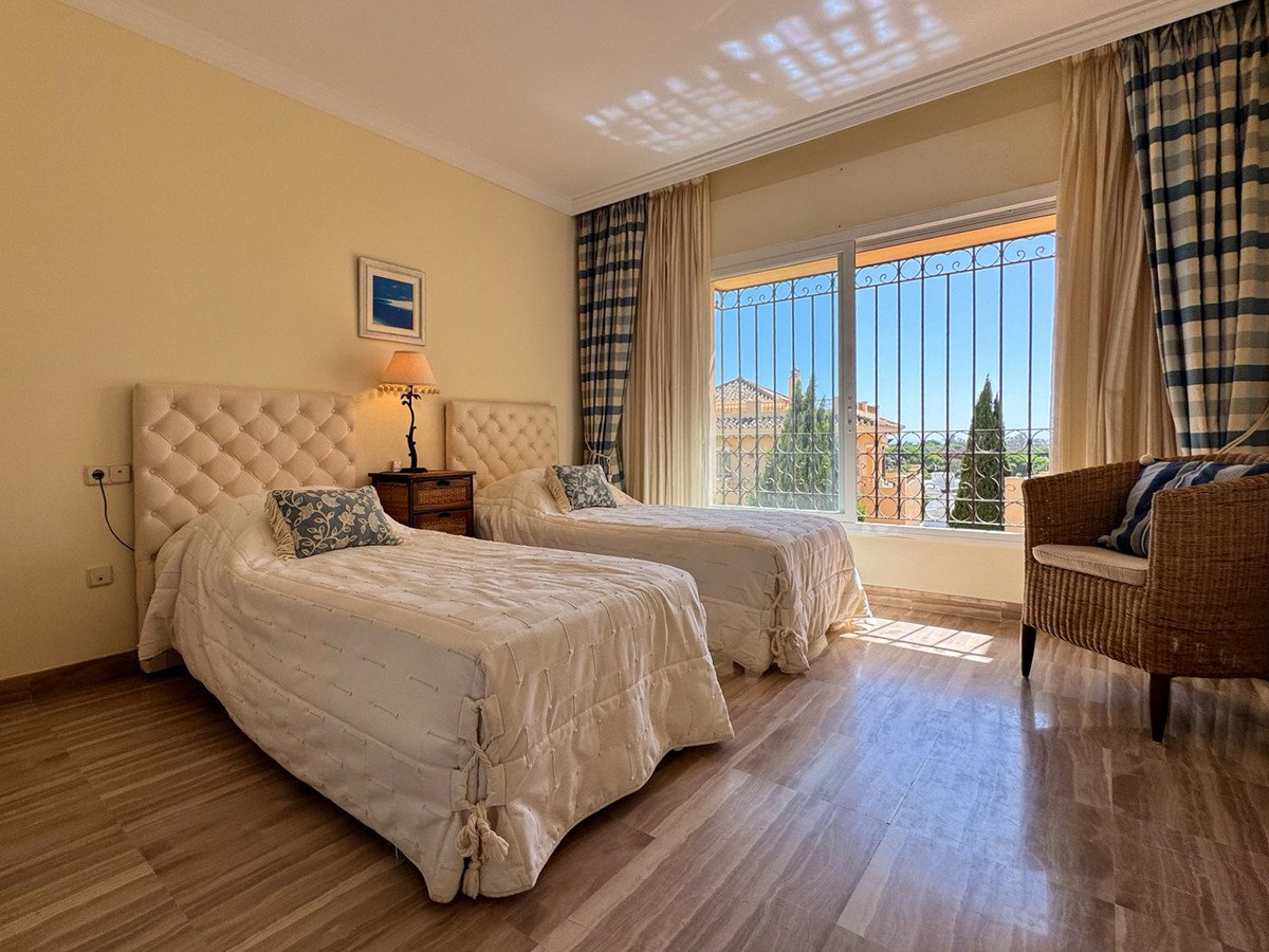 3 Bed Middle Floor Apartment in Elviria