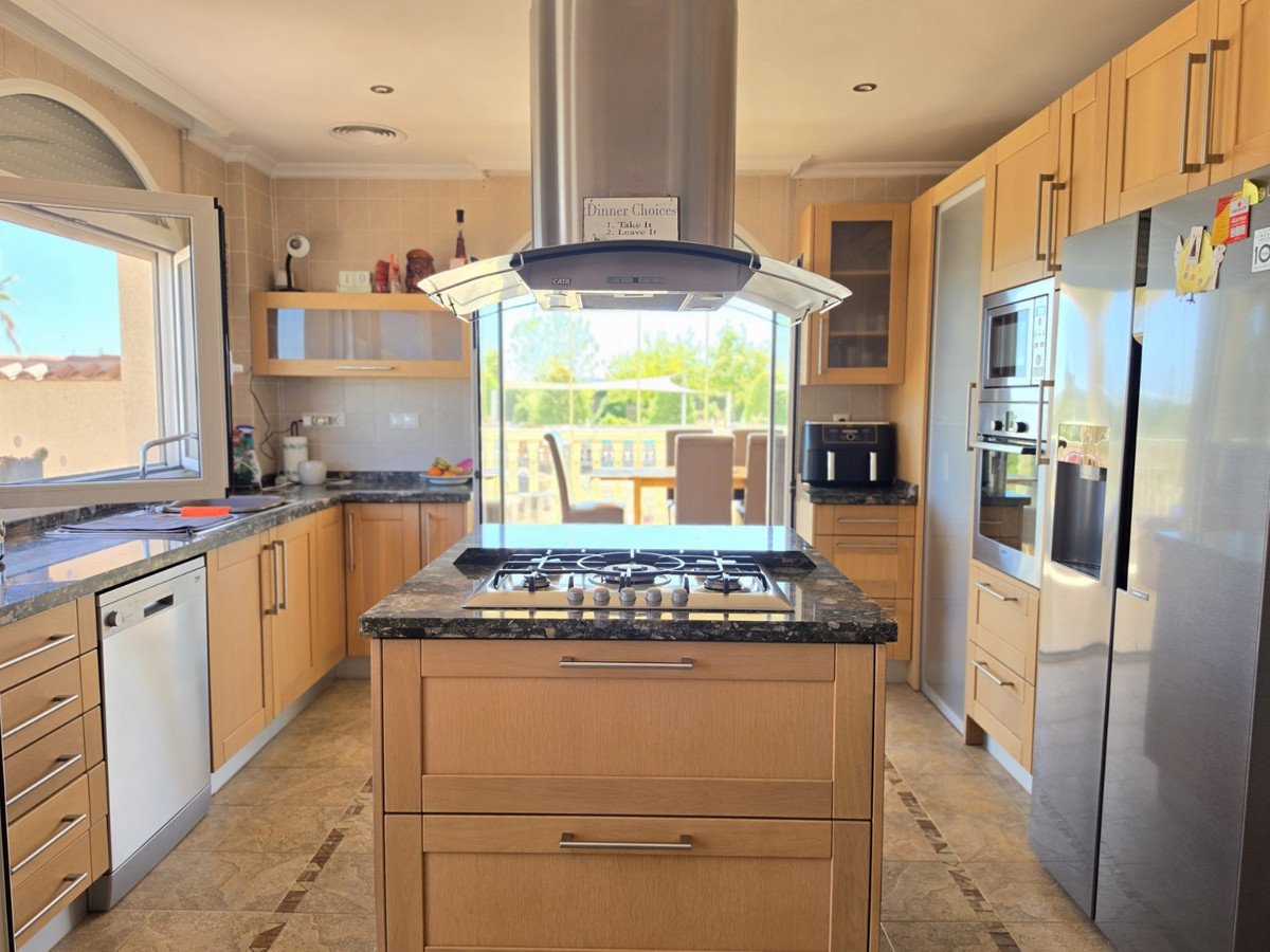4 Bed Detached Villa in Pinoso