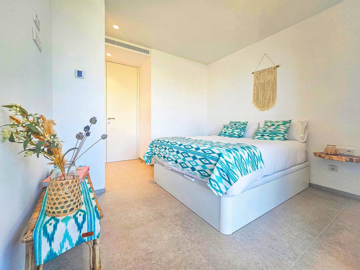 3 Bed Middle Floor Apartment in Los Arqueros