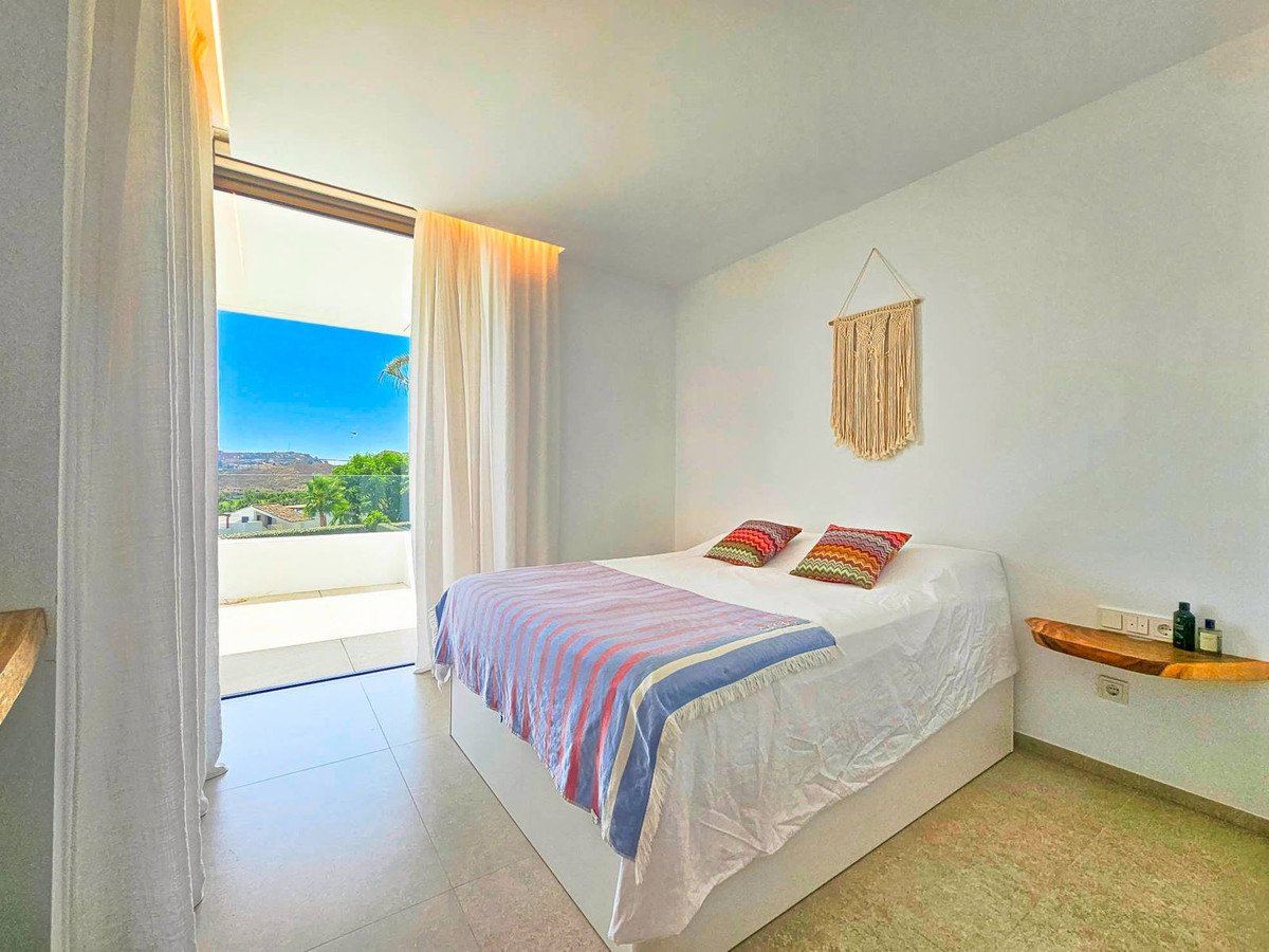 3 Bed Middle Floor Apartment in Los Arqueros