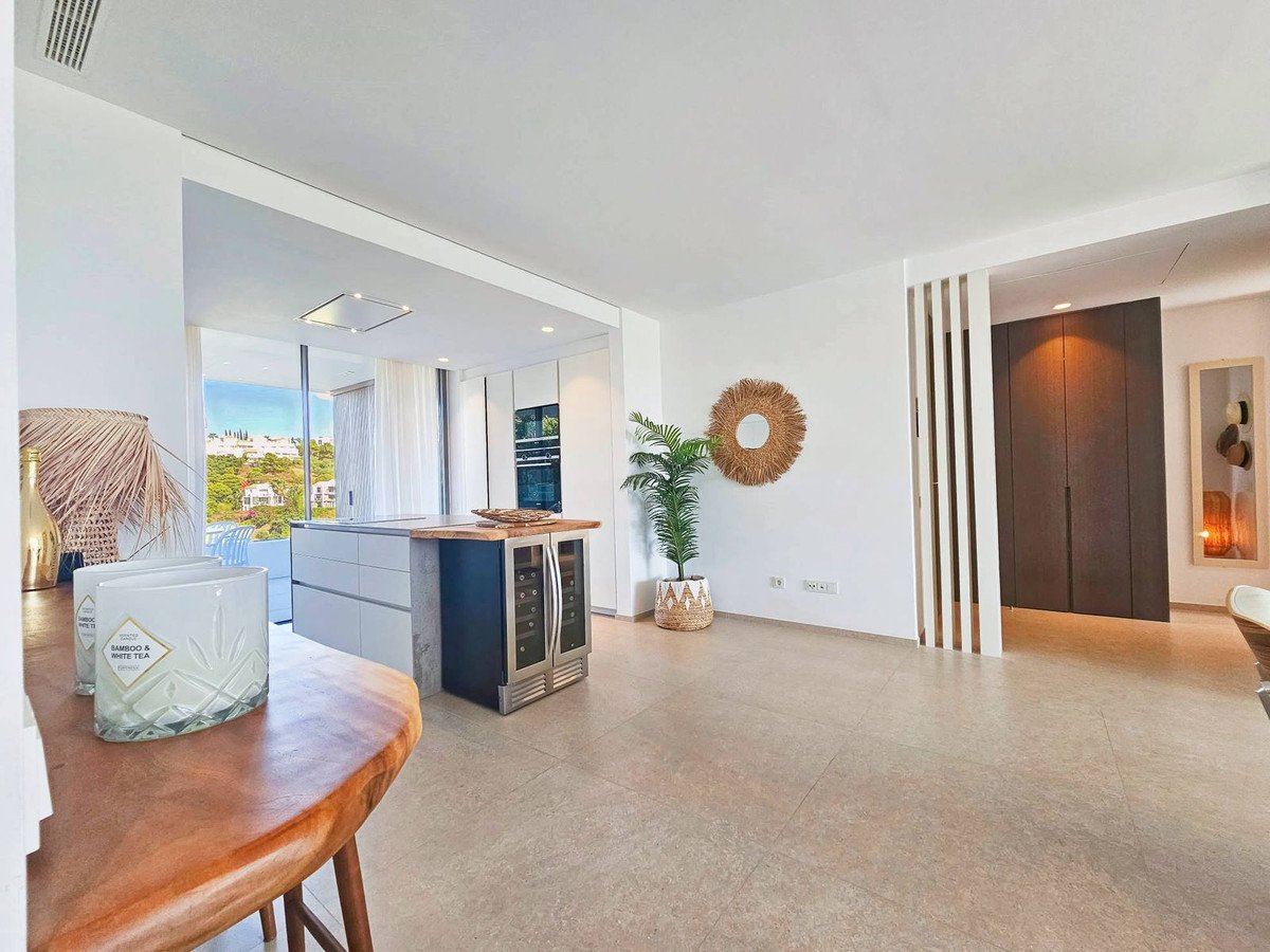 3 Bed Middle Floor Apartment in Los Arqueros