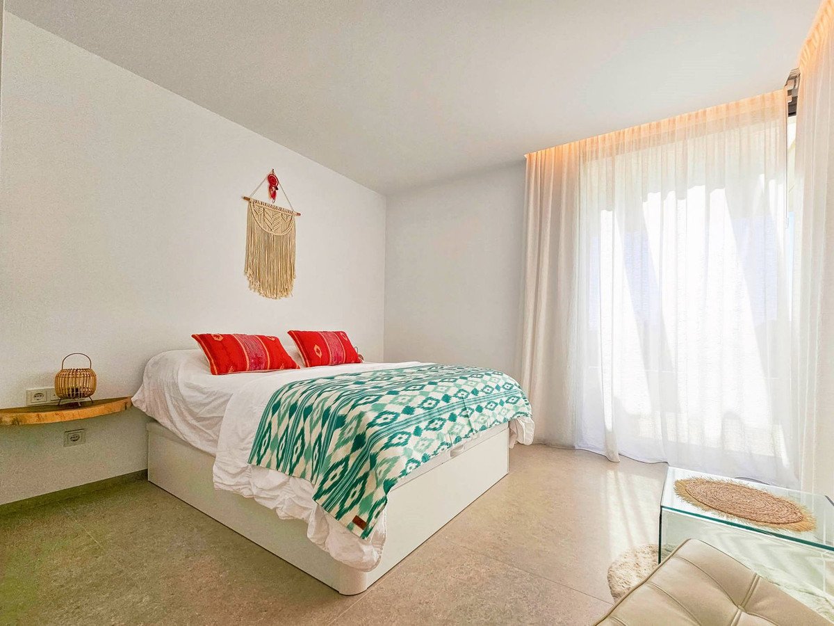 3 Bed Middle Floor Apartment in Los Arqueros