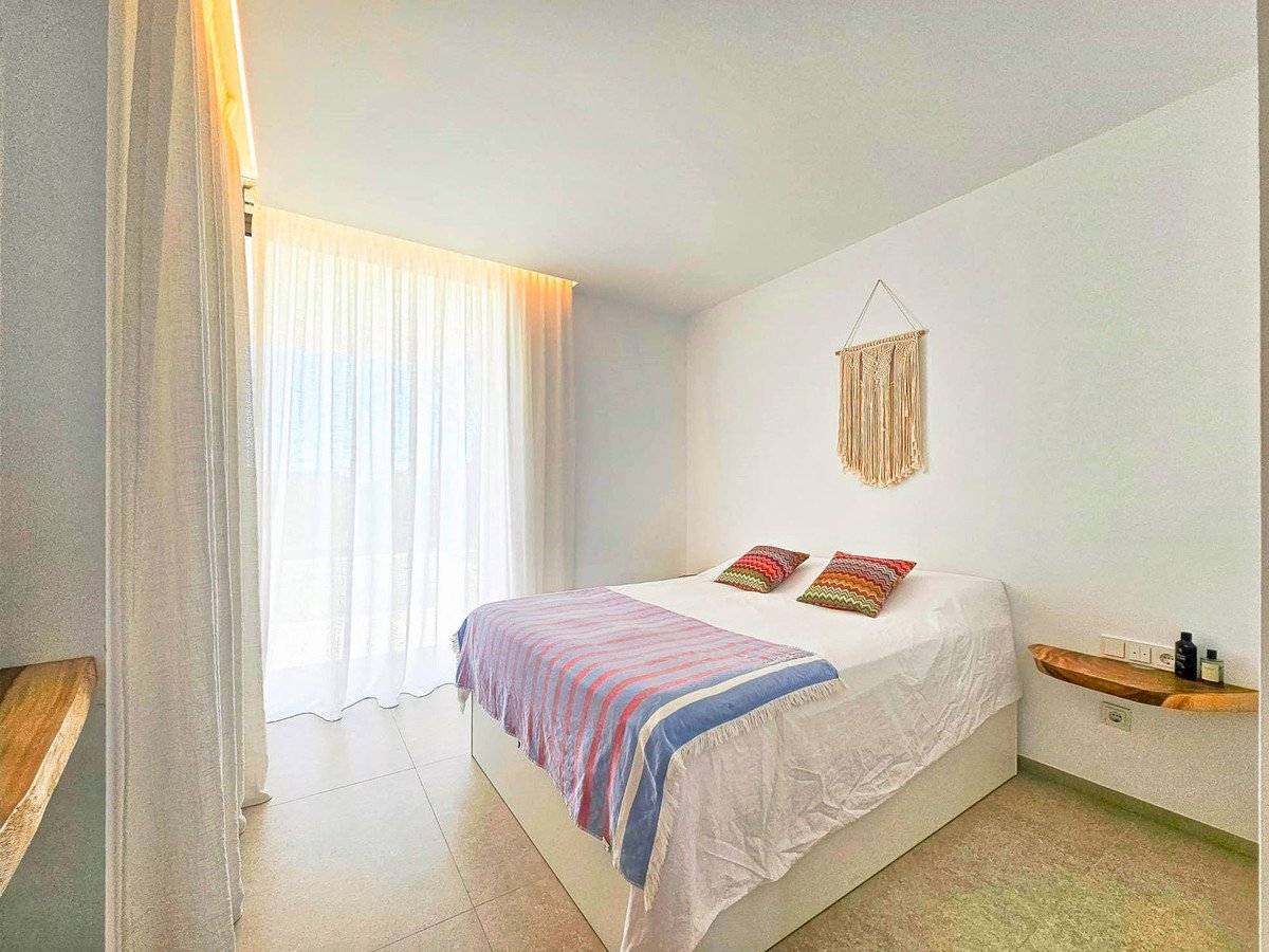 3 Bed Middle Floor Apartment in Los Arqueros
