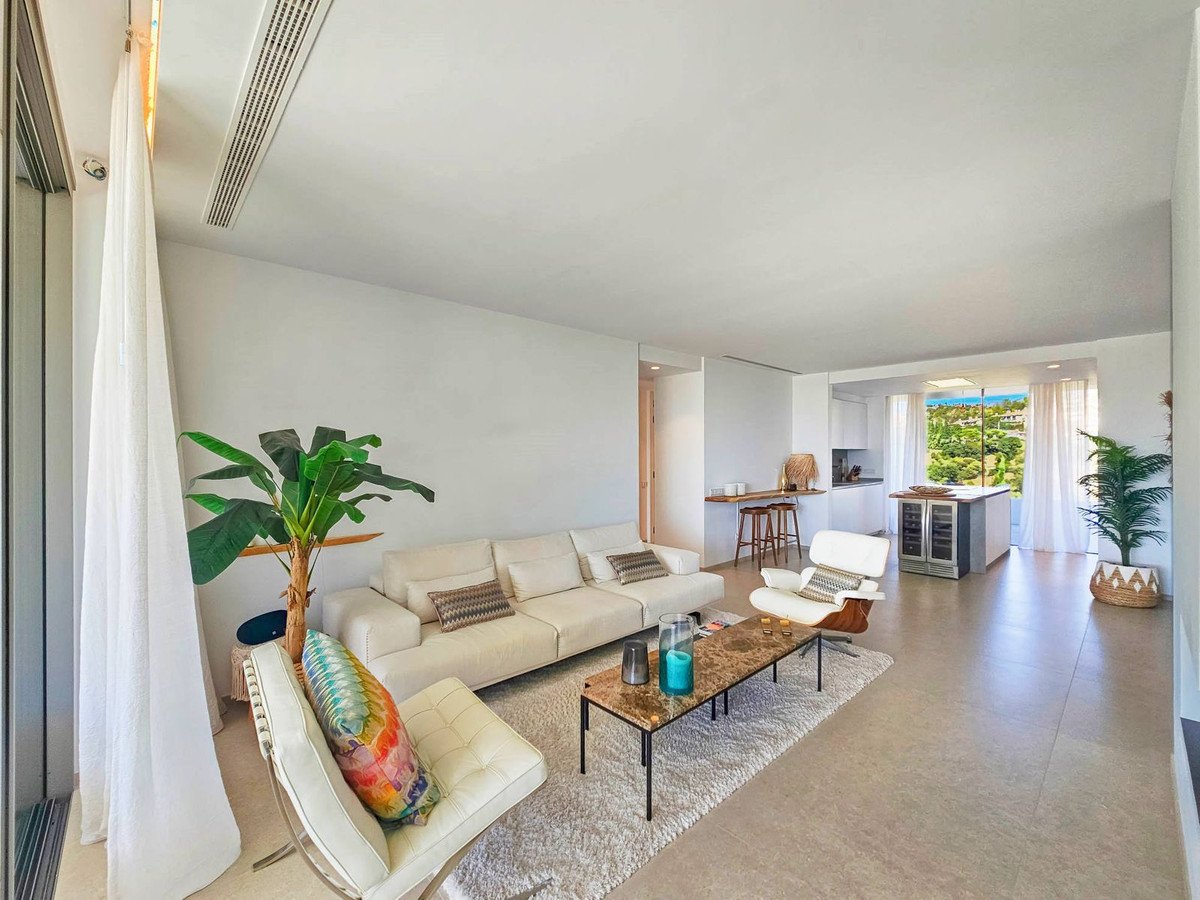 3 Bed Middle Floor Apartment in Los Arqueros