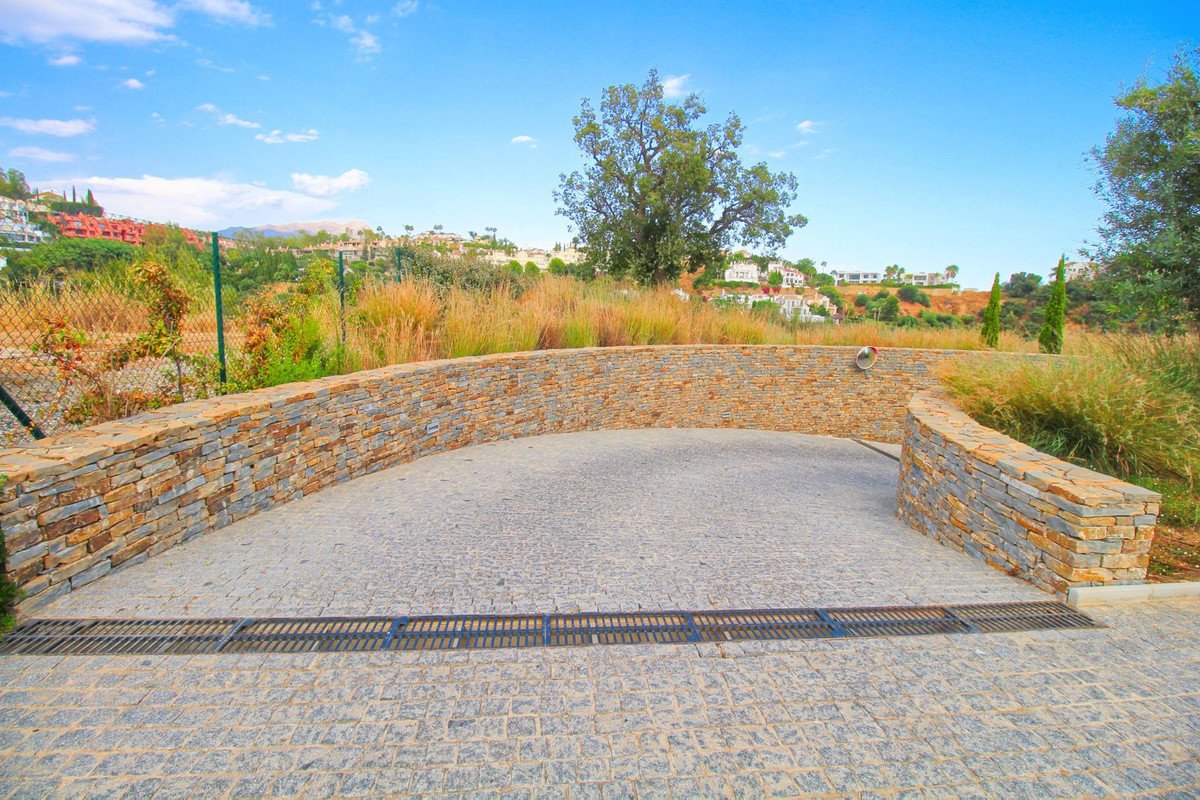 3 Bed Middle Floor Apartment in Los Arqueros