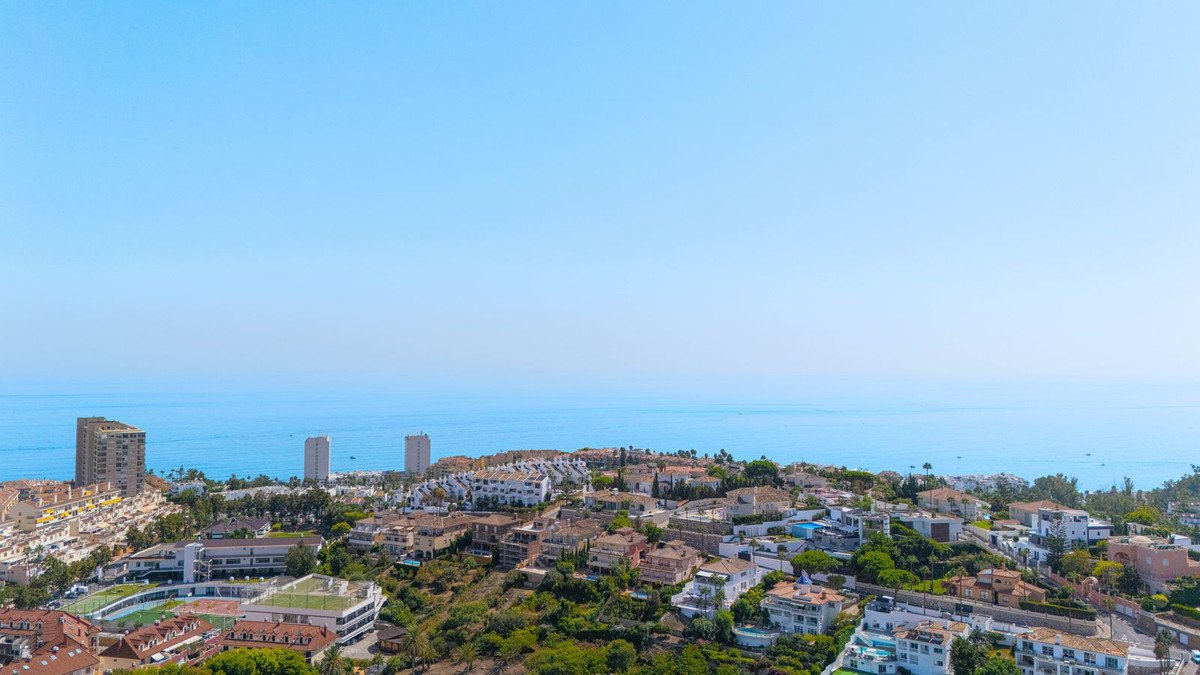 3 Bed Top Floor Apartment in Torrequebrada