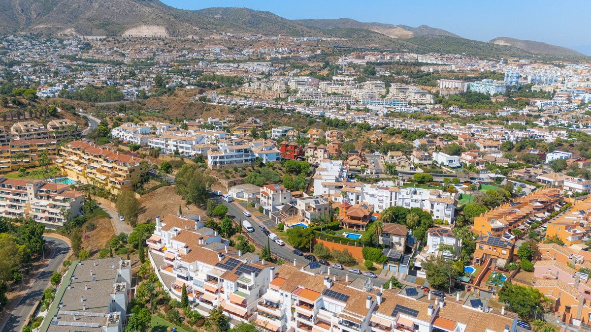 3 Bed Top Floor Apartment in Torrequebrada