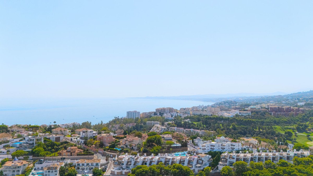 3 Bed Top Floor Apartment in Torrequebrada