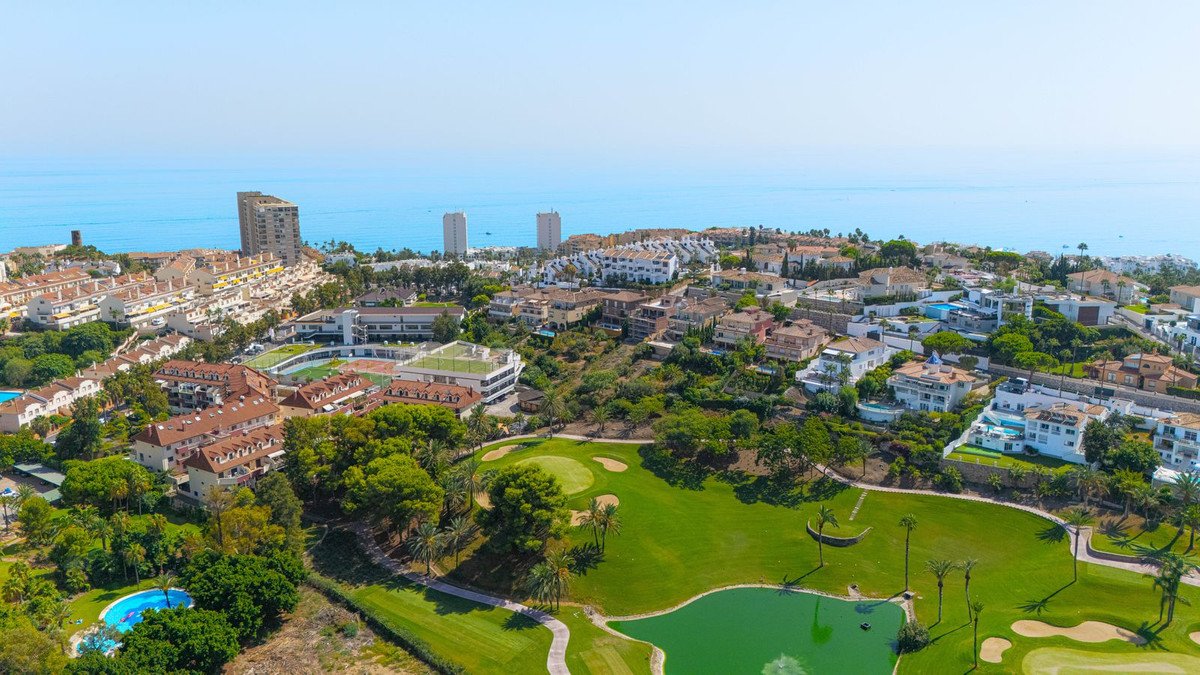3 Bed Top Floor Apartment in Torrequebrada