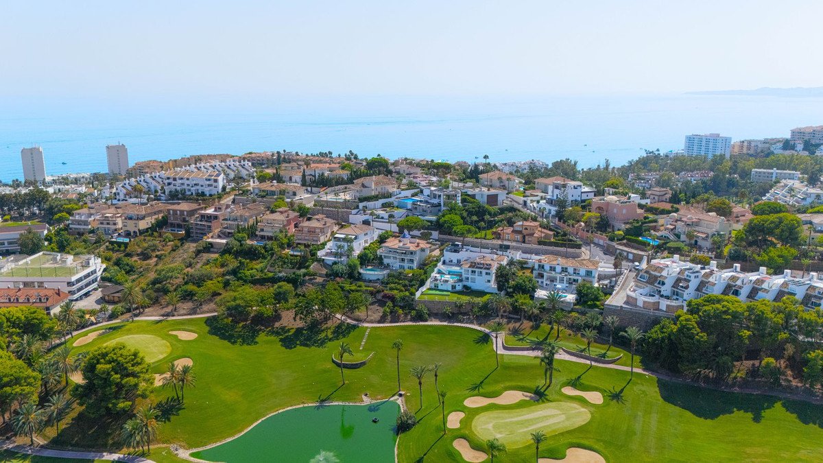 3 Bed Top Floor Apartment in Torrequebrada