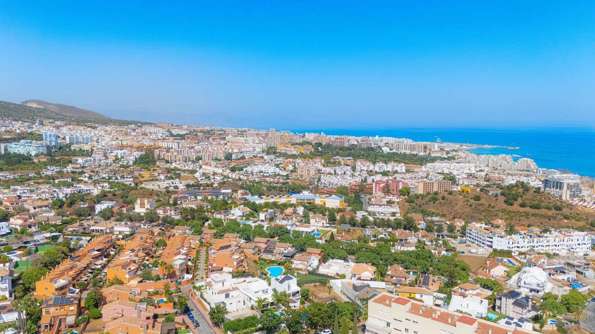 3 Bed Top Floor Apartment in Torrequebrada