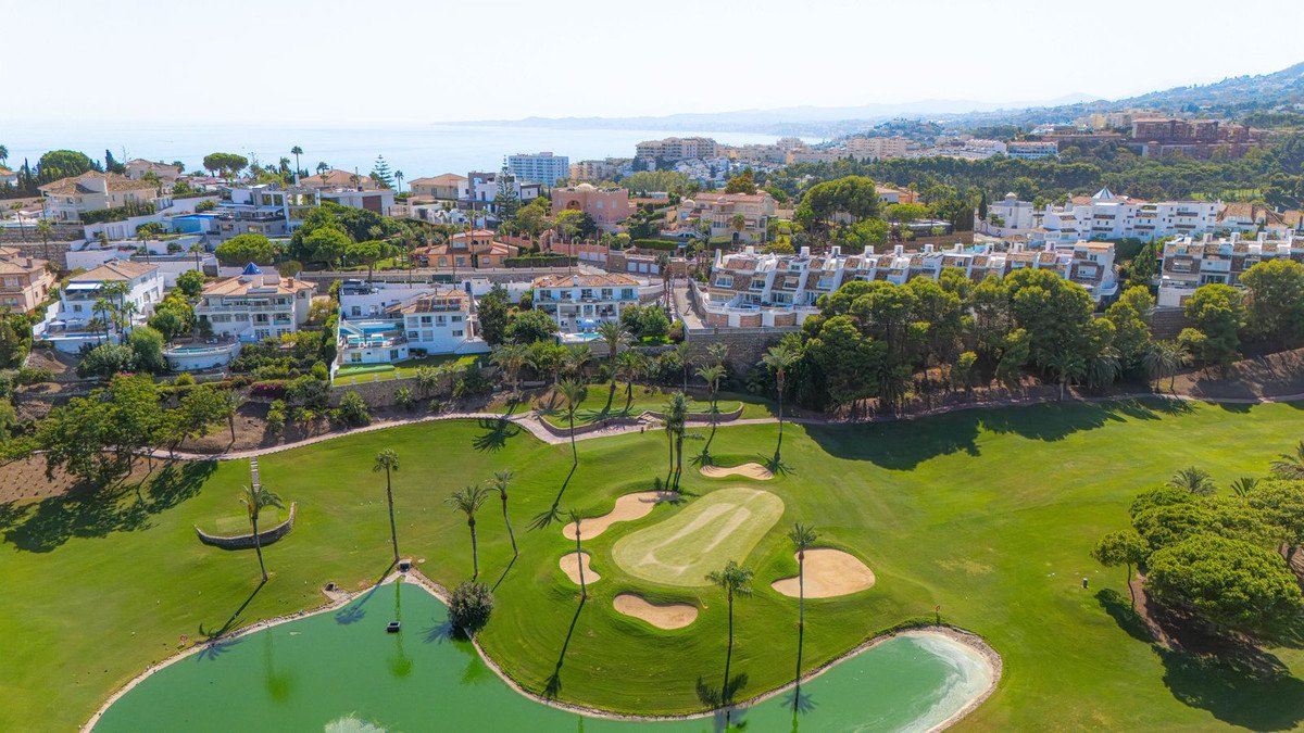 3 Bed Top Floor Apartment in Torrequebrada
