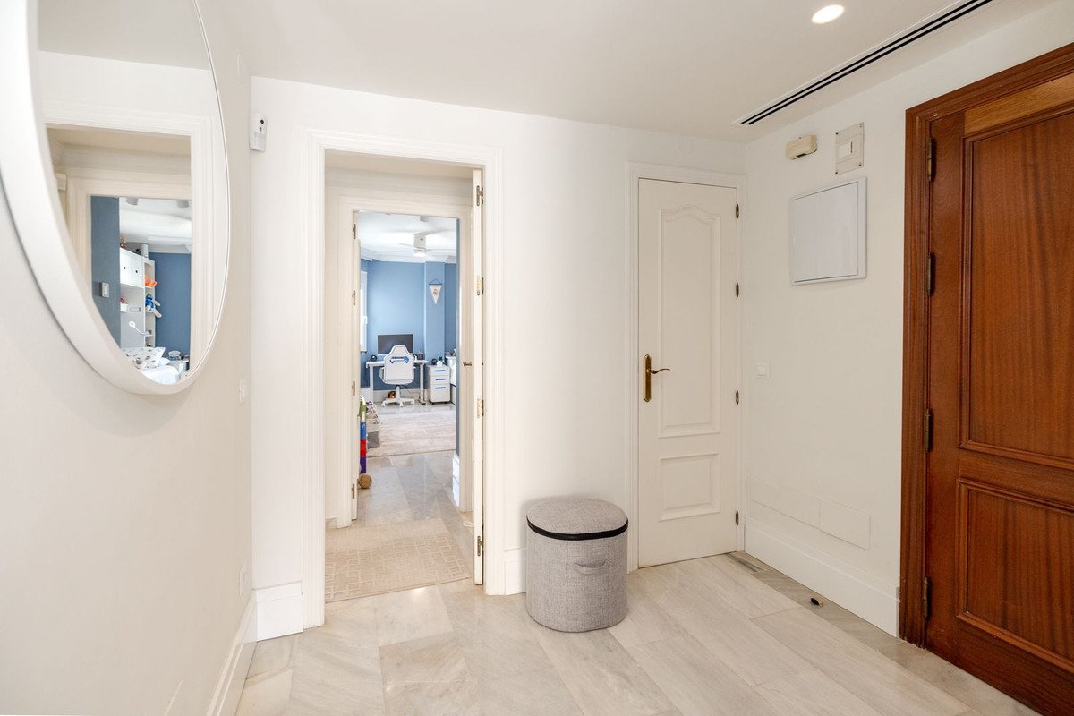 4 Bed Middle Floor Apartment in Marbella