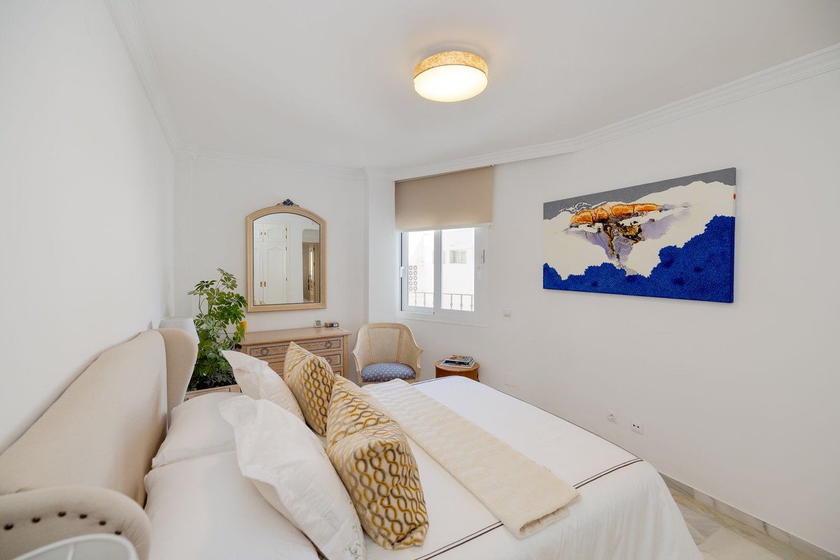 4 Bed Middle Floor Apartment in Marbella