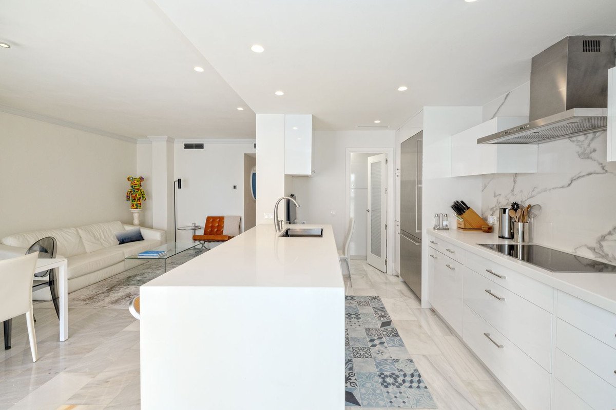 4 Bed Middle Floor Apartment in Marbella