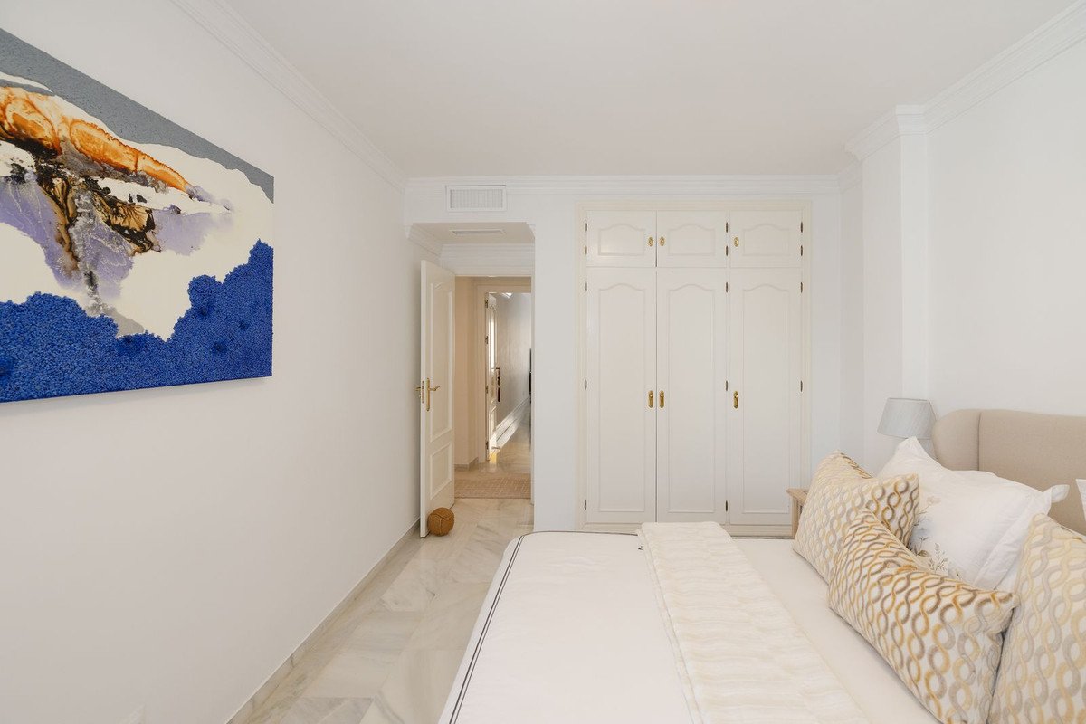 4 Bed Middle Floor Apartment in Marbella