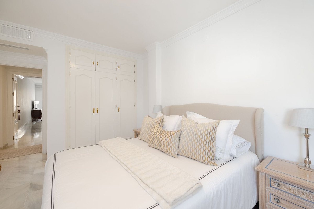 4 Bed Middle Floor Apartment in Marbella
