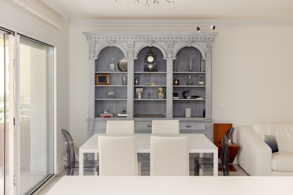 4 Bed Middle Floor Apartment in Marbella