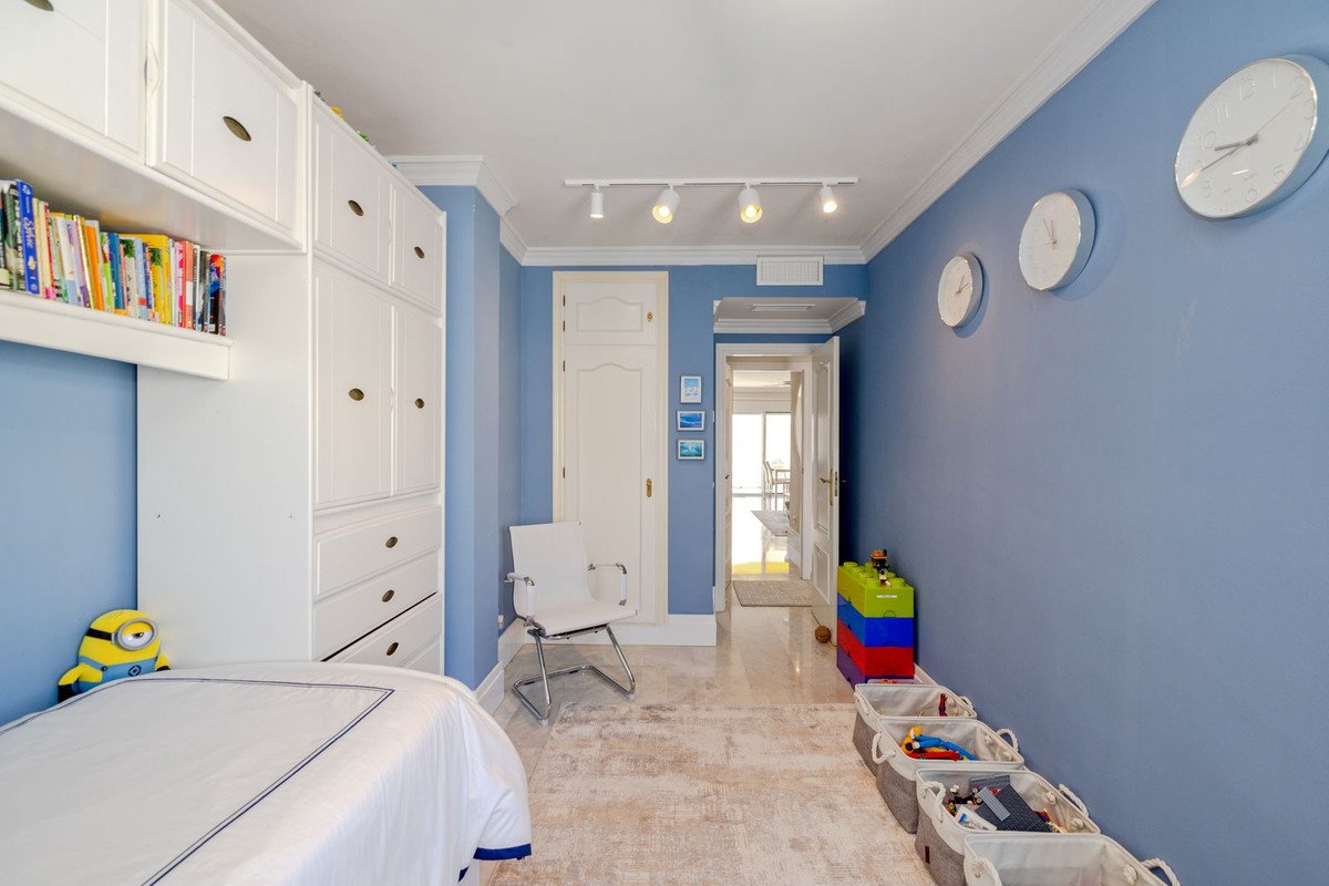 4 Bed Middle Floor Apartment in Marbella