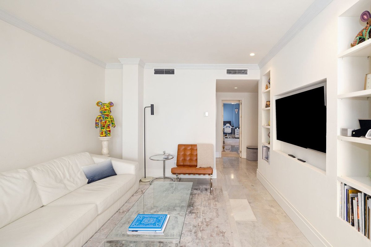 4 Bed Middle Floor Apartment in Marbella
