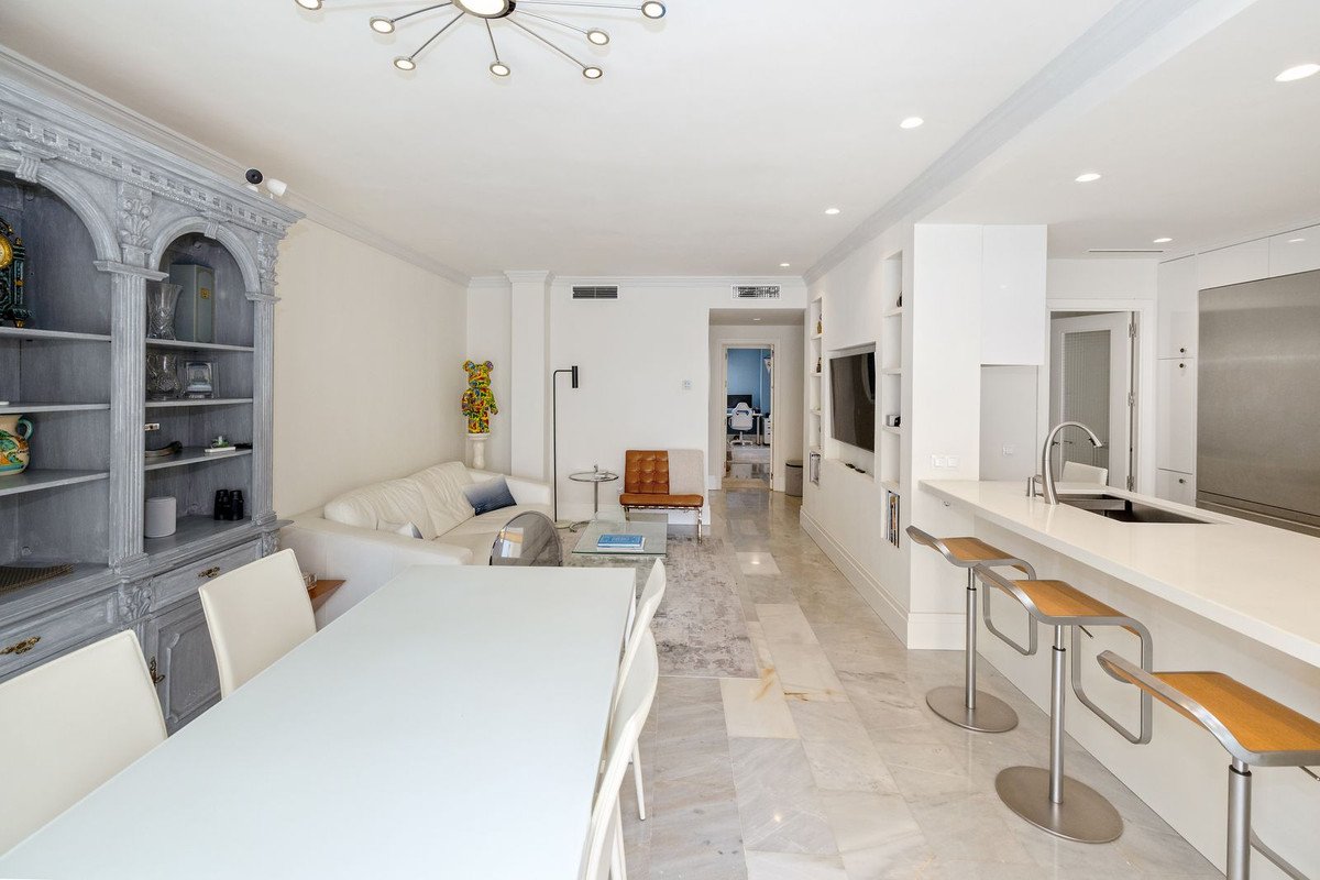 4 Bed Middle Floor Apartment in Marbella