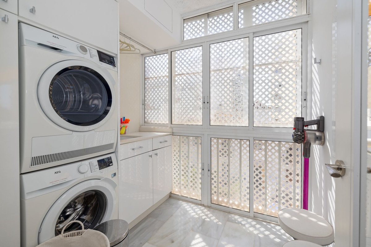 4 Bed Middle Floor Apartment in Marbella