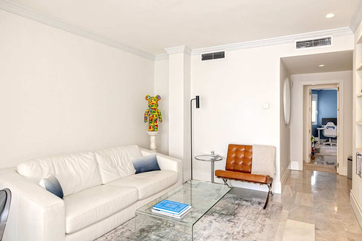 4 Bed Middle Floor Apartment in Marbella