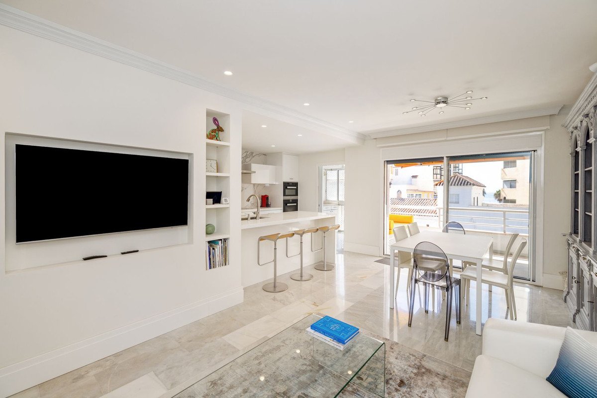 4 Bed Middle Floor Apartment in Marbella