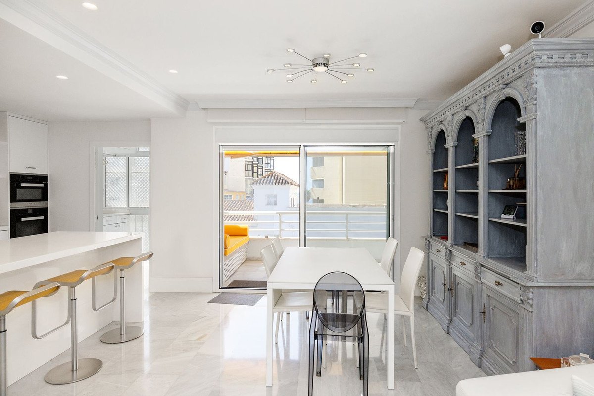 4 Bed Middle Floor Apartment in Marbella