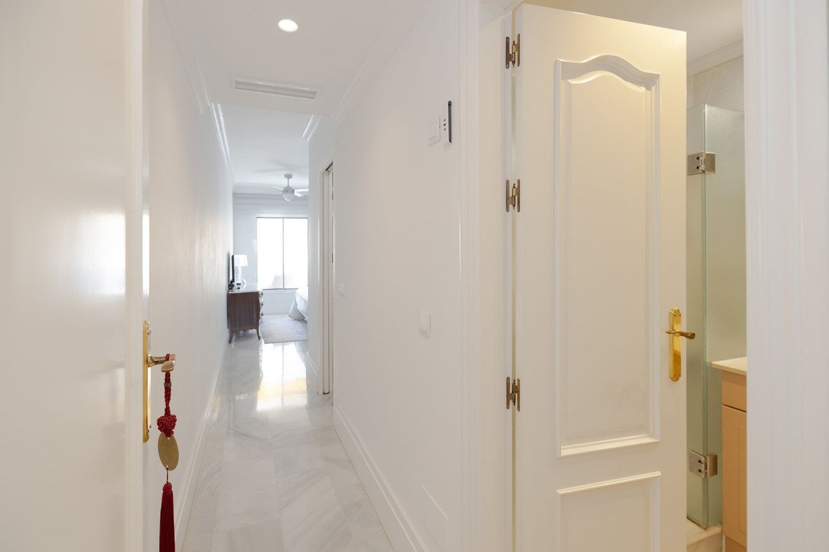 4 Bed Middle Floor Apartment in Marbella
