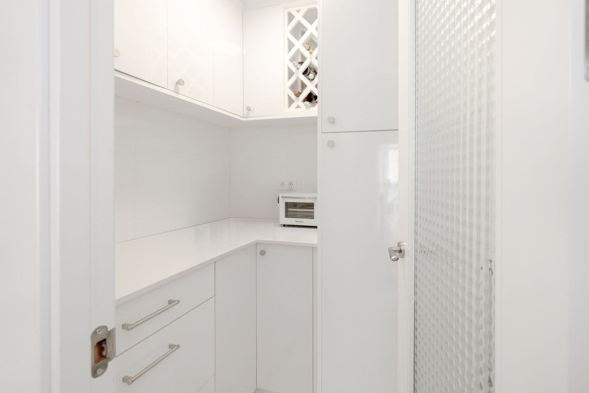 4 Bed Middle Floor Apartment in Marbella