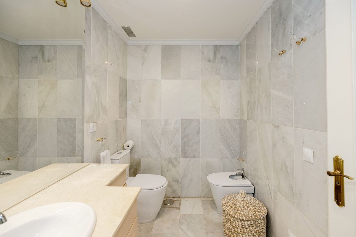 4 Bed Middle Floor Apartment in Marbella