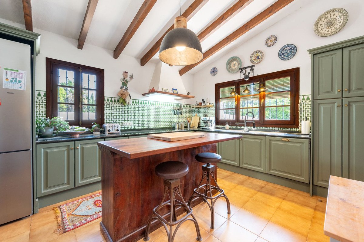 4 Bed Detached Villa in El Coto