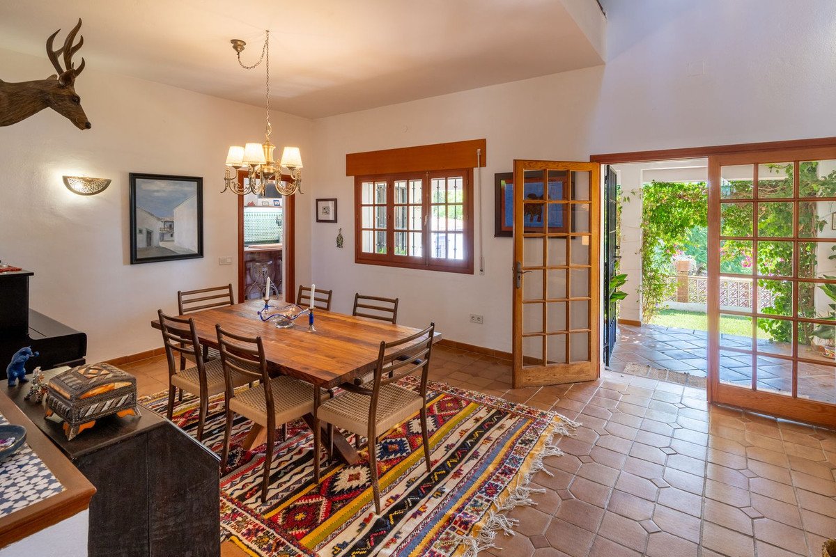 4 Bed Detached Villa in El Coto