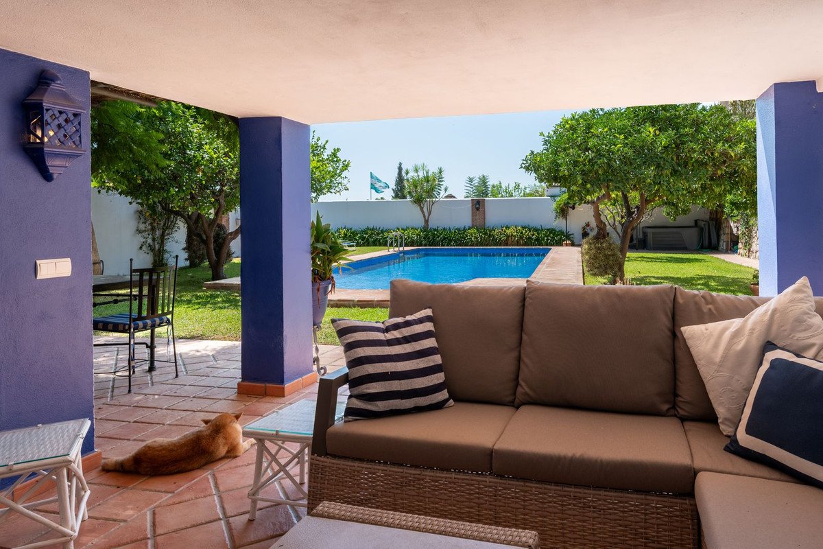 4 Bed Detached Villa in El Coto