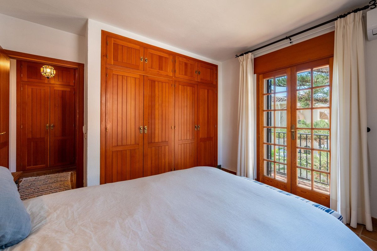 4 Bed Detached Villa in El Coto