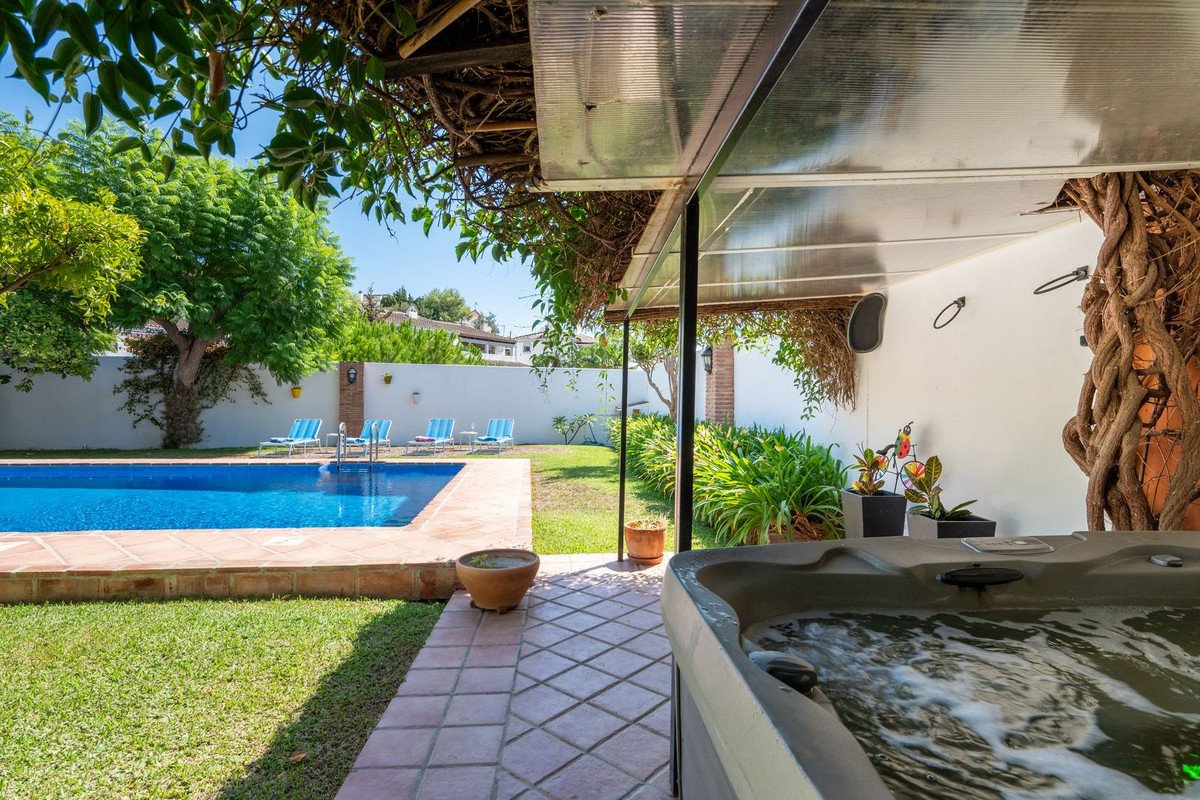 4 Bed Detached Villa in El Coto