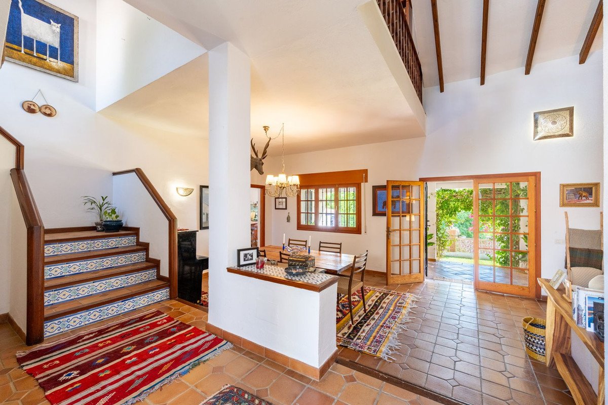 4 Bed Detached Villa in El Coto