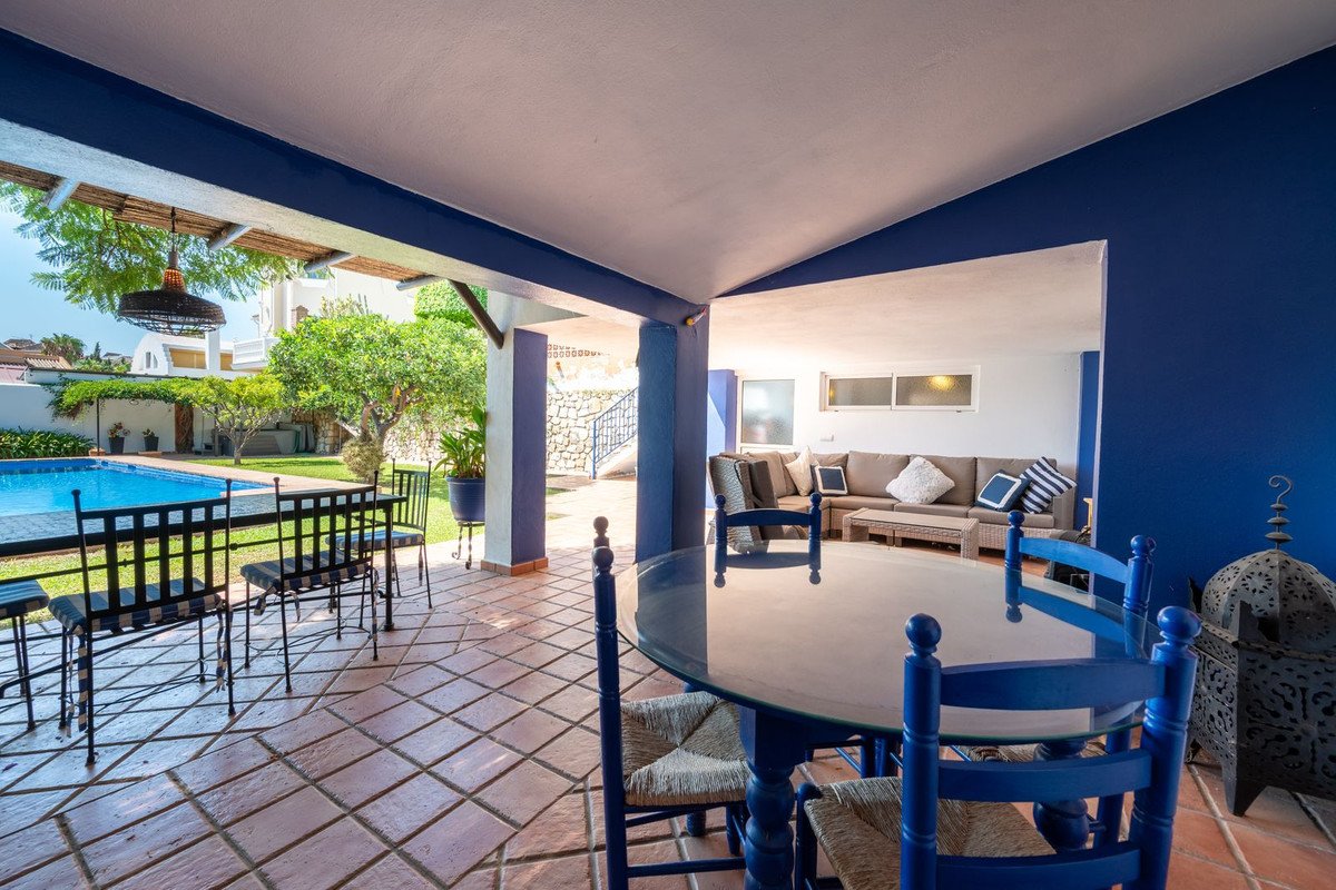 4 Bed Detached Villa in El Coto