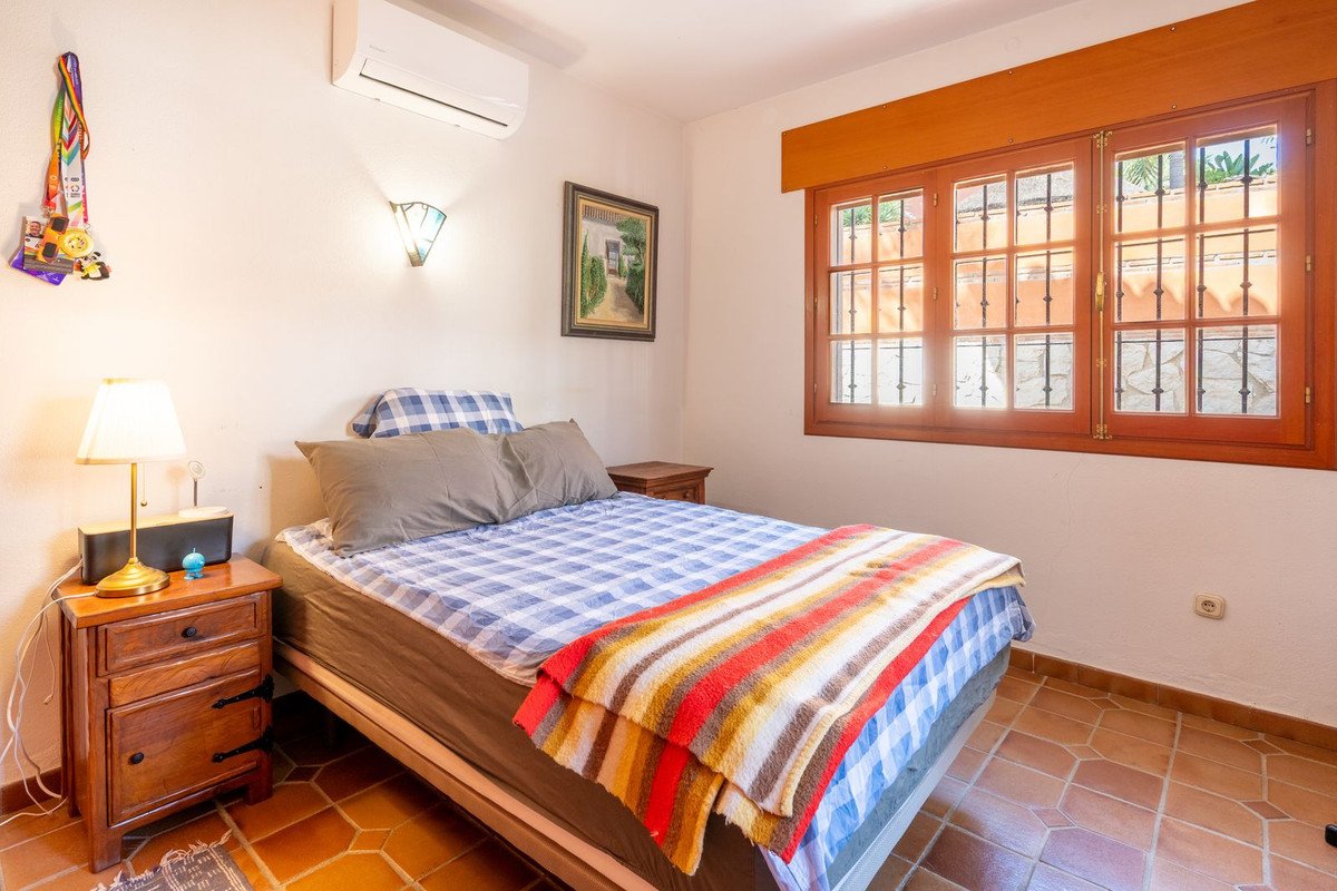 4 Bed Detached Villa in El Coto