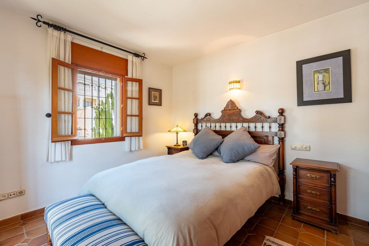 4 Bed Detached Villa in El Coto