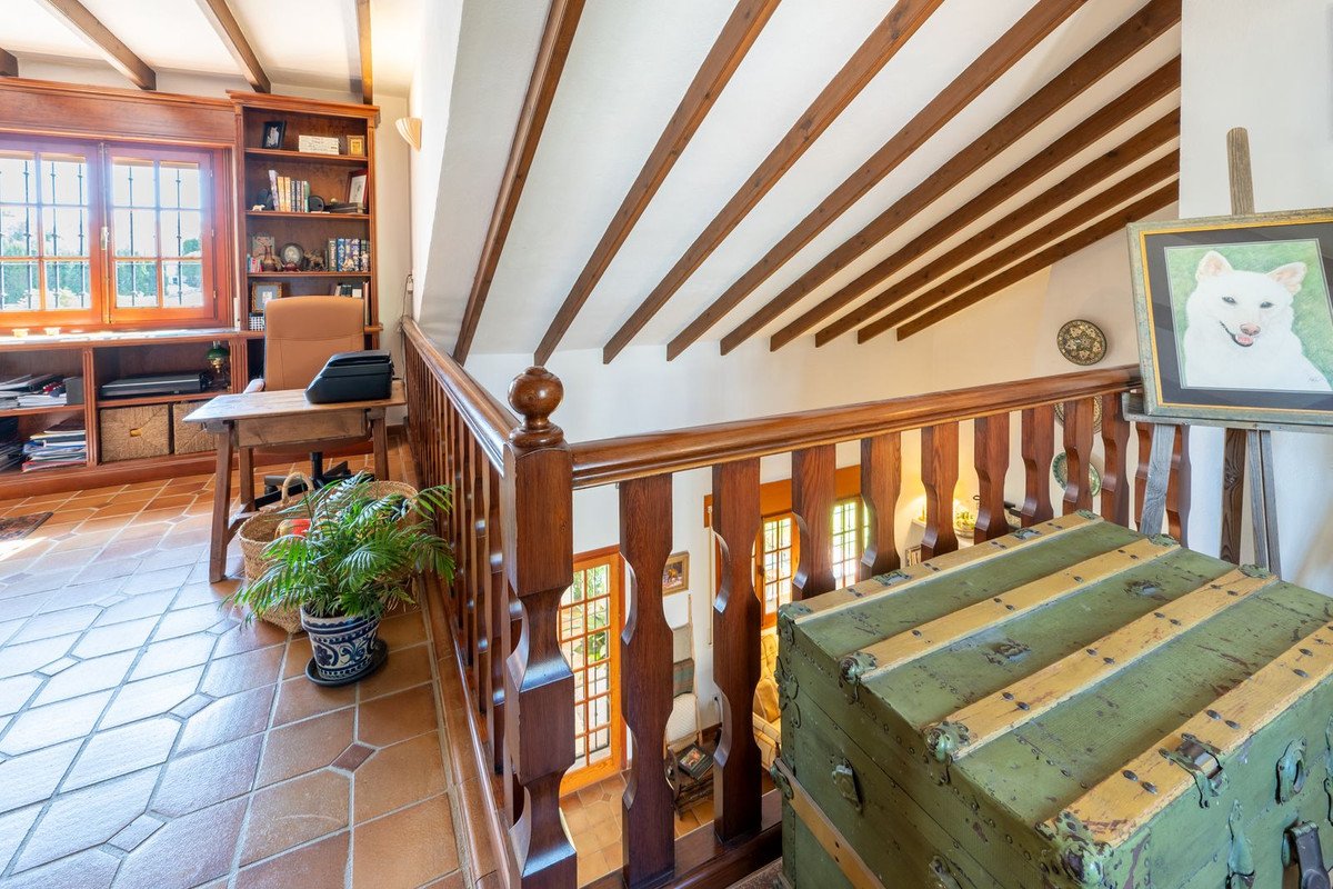 4 Bed Detached Villa in El Coto