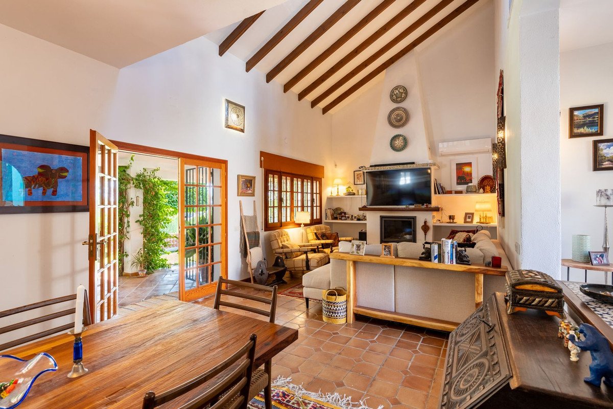 4 Bed Detached Villa in El Coto