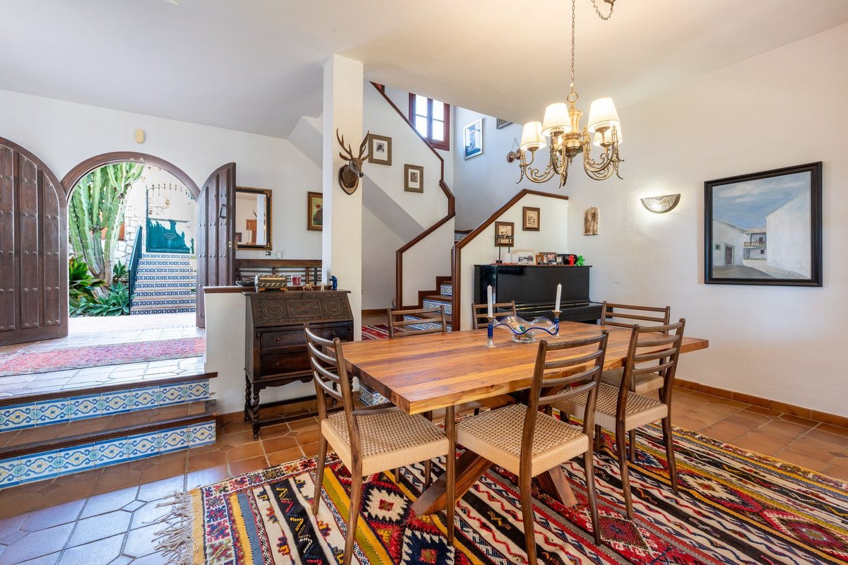 4 Bed Detached Villa in El Coto