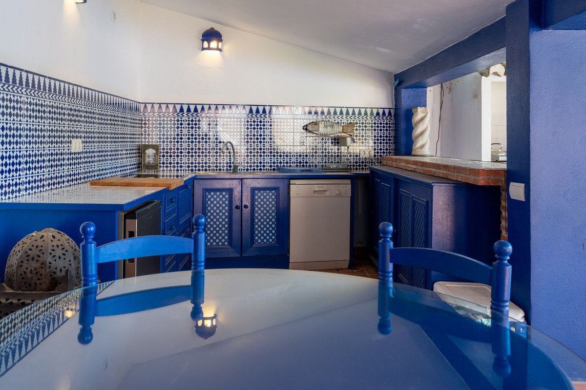 4 Bed Detached Villa in El Coto