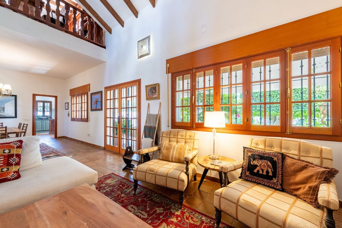 4 Bed Detached Villa in El Coto