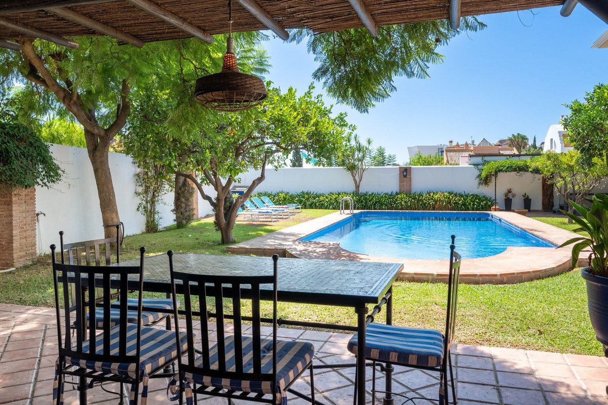 4 Bed Detached Villa in El Coto