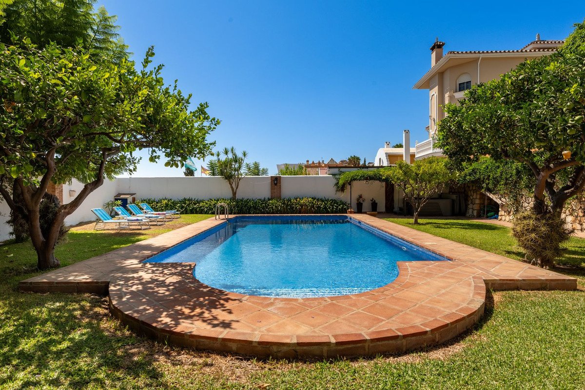4 Bed Detached Villa in El Coto