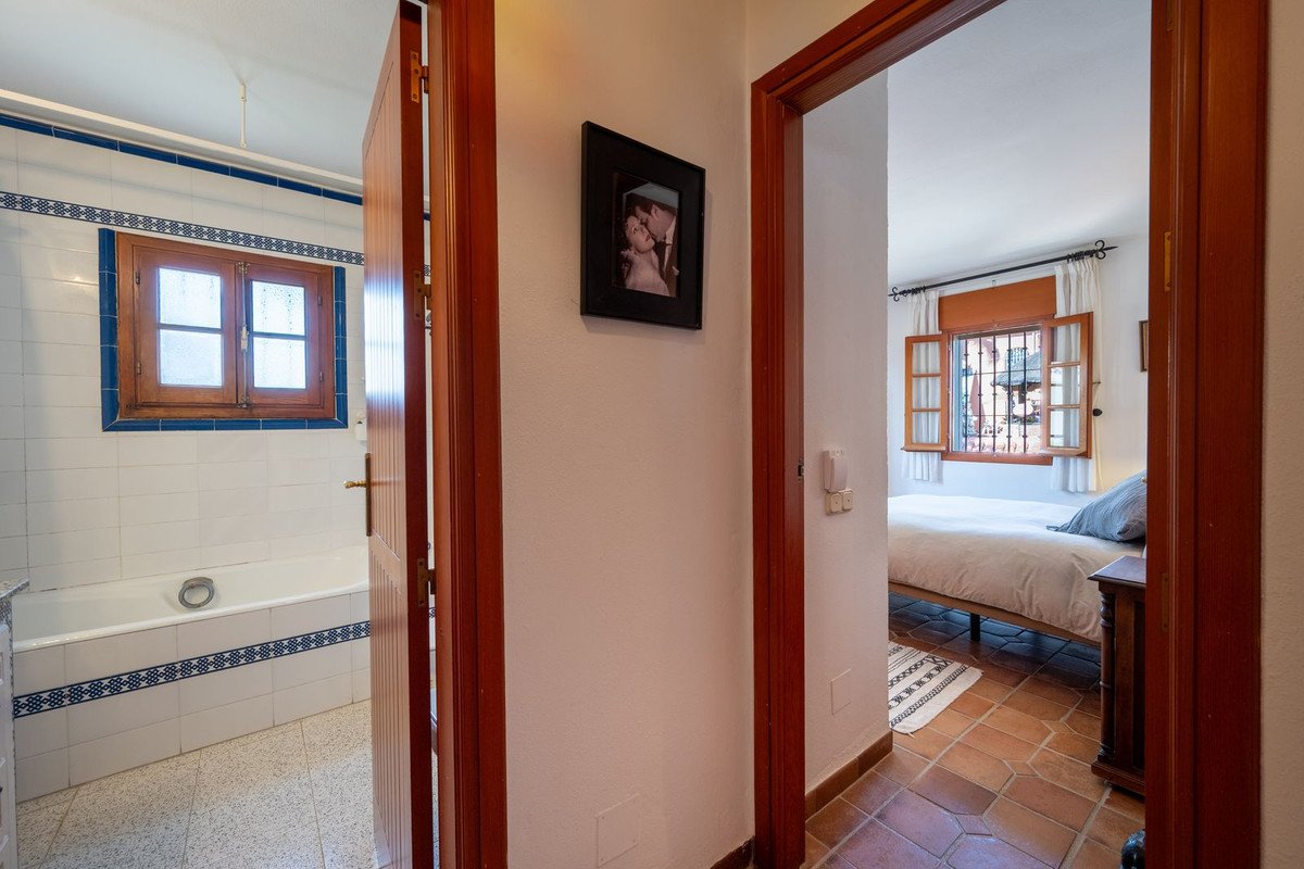 4 Bed Detached Villa in El Coto
